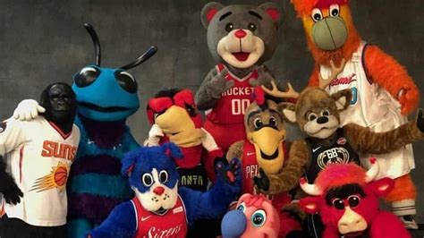 Pun-derful Personalities: How Mascots Use Puns to Connect with Fans